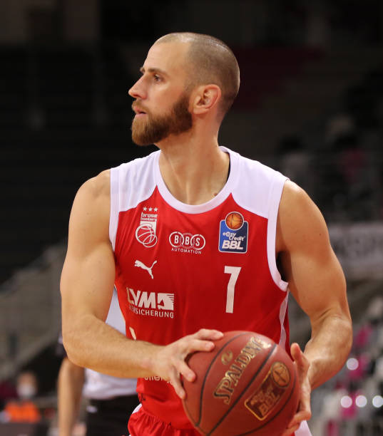 麦羽毛球一 麦羽毛球一