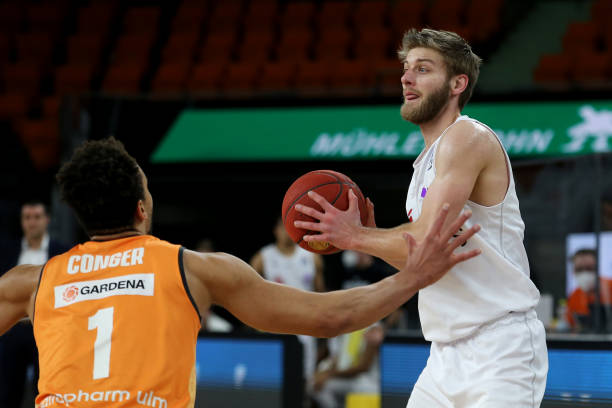 结果和我们 结果和我们