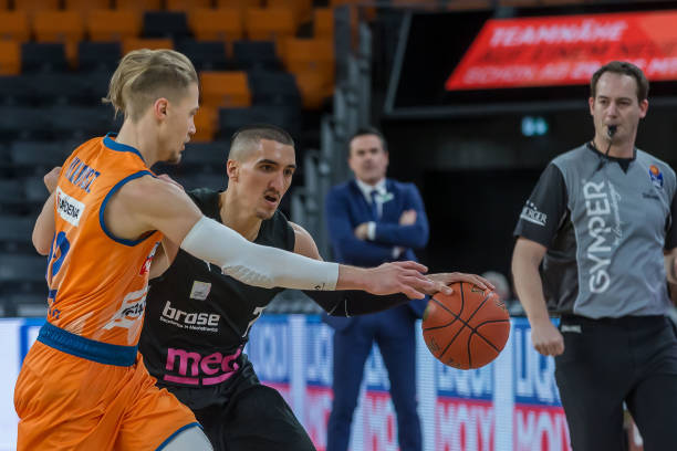 强队抗衡的 强队抗衡的